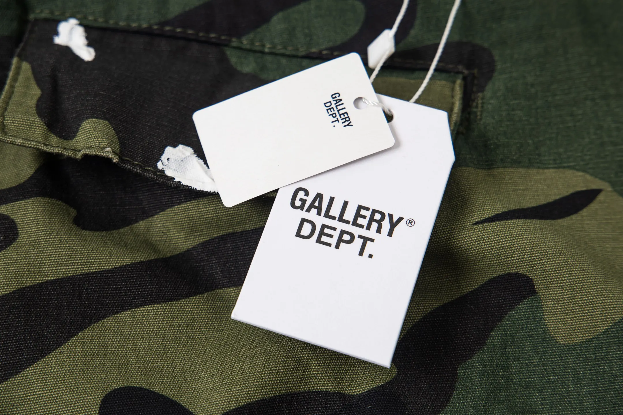 #8208 P260💰 GALLERY DEPT leopard print camouflage splash ink splicing overalls high street retro American casual trousers. Original purchased and patterned to truly restore the ultimate texture of Vintage. The whole splicing is in heavy water washing process. Craftsmen hand splash ink. You can see the details. Three-dimensional cutting version. Loose and comfortable. Not picky on the figure. Makes taller and slimmer. Seiko factory. Original quality control. Same style for men and women. Can be matched with couples. Versatile recommendation. Essential jeans for all seasons Color: Camouflage